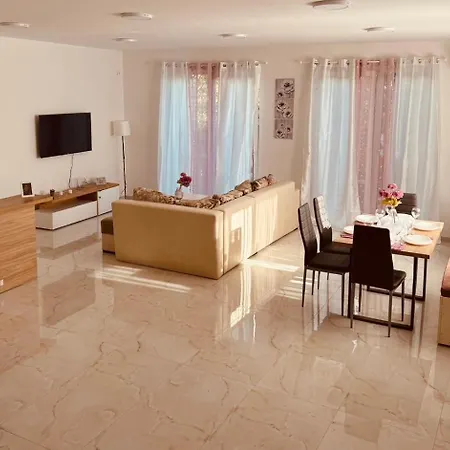 Botanical House Apartment
